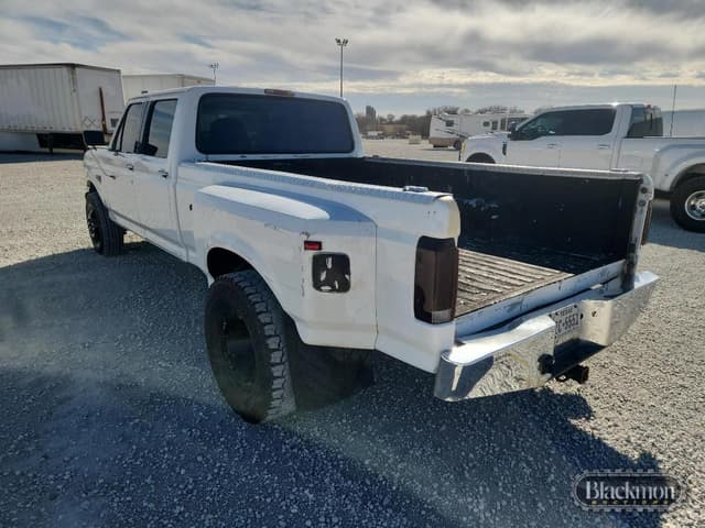 Image of Ford F-350 equipment image 4