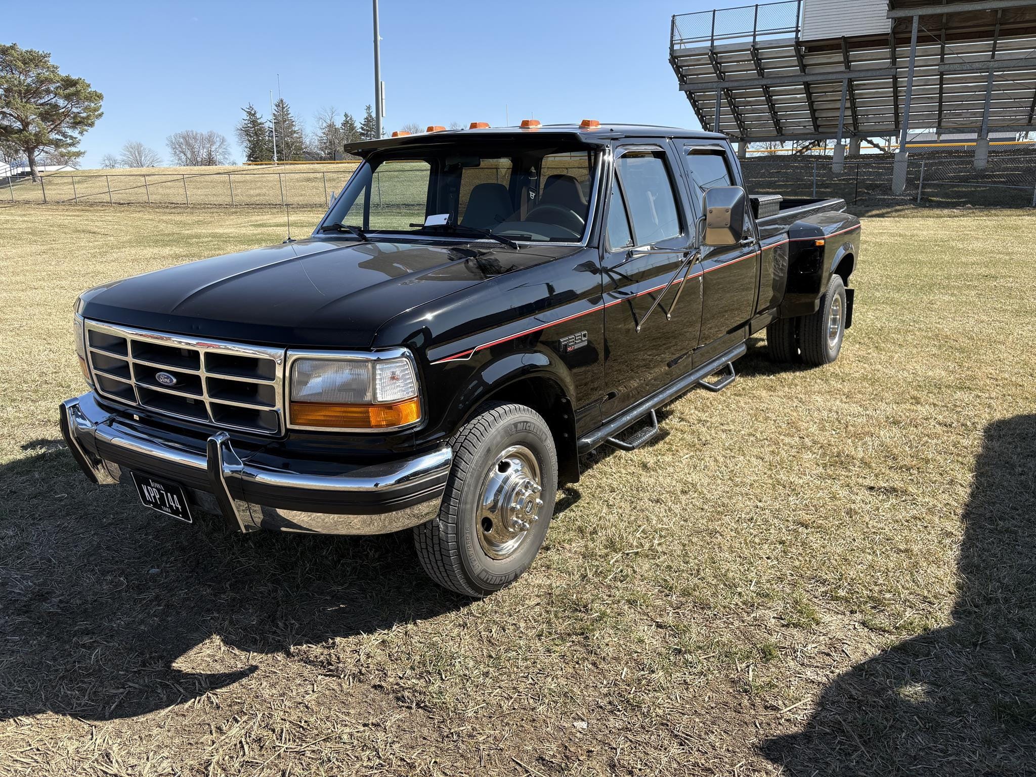 1995 Ford F-350 Equipment Image0