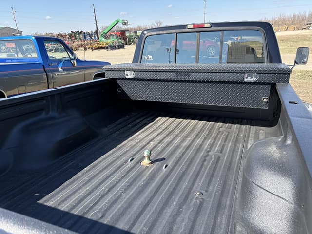 Image of Ford F-350 equipment image 3