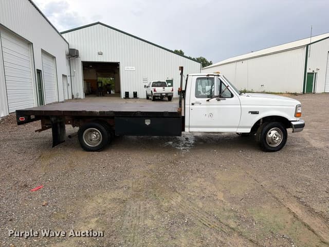 Image of Ford F-350 equipment image 3