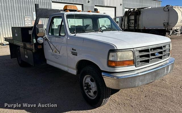 Image of Ford F-350 equipment image 2