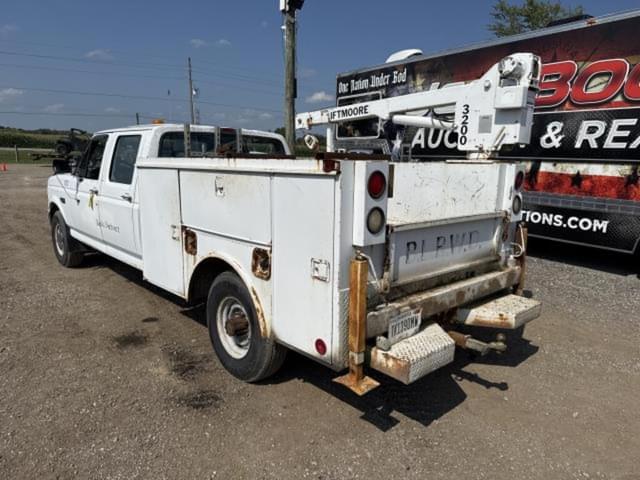 Image of Ford F-350 equipment image 2