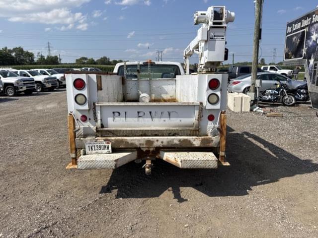 Image of Ford F-350 equipment image 3