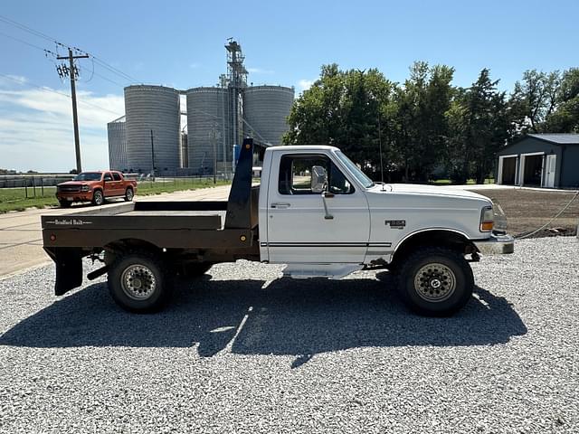 Image of Ford F-350 equipment image 3