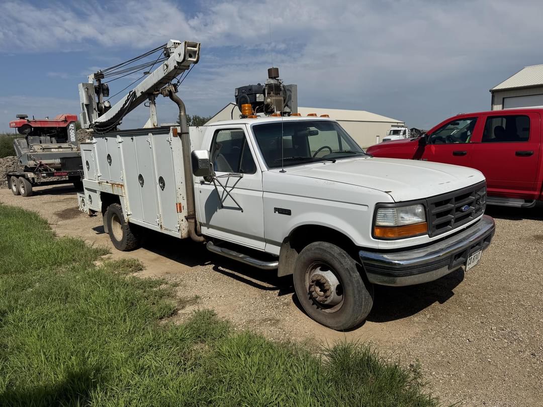 Image of Ford F-450 Primary image