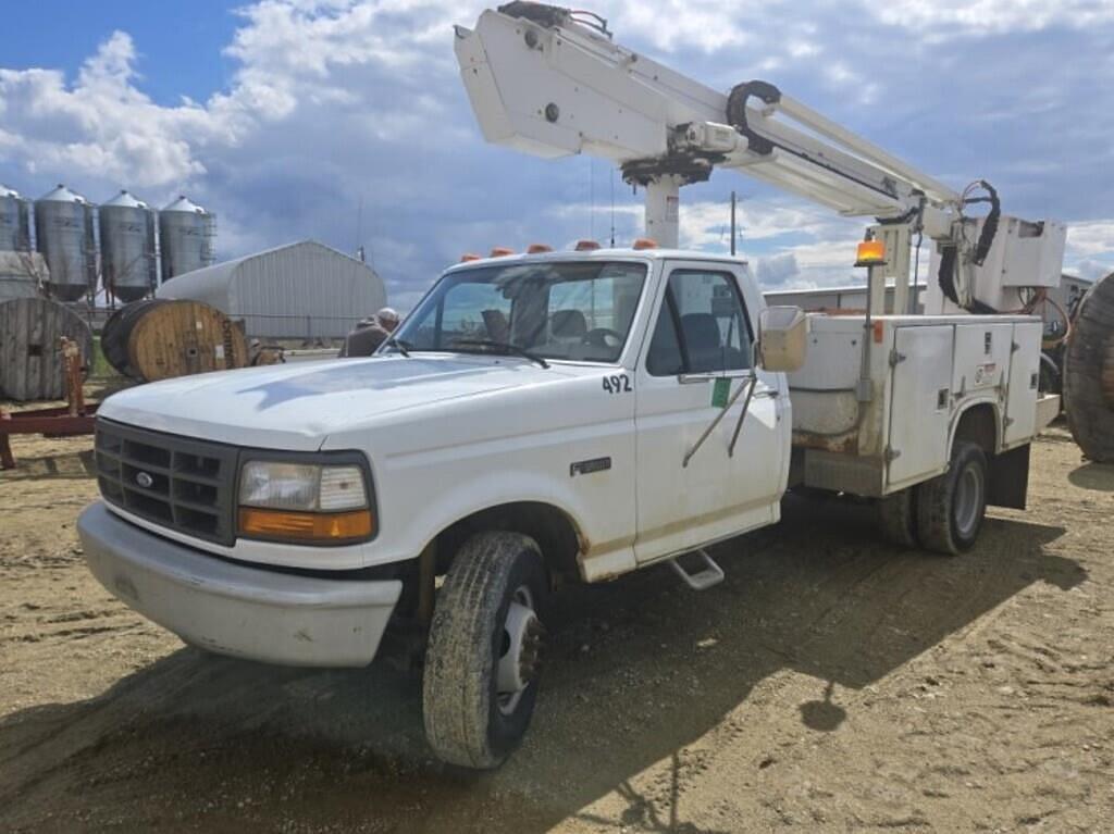 Image of Ford F-450 Primary image