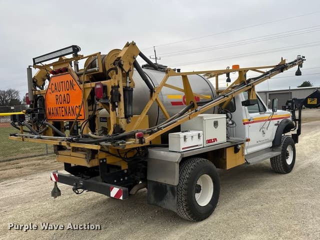 Image of Ford F-450 equipment image 4