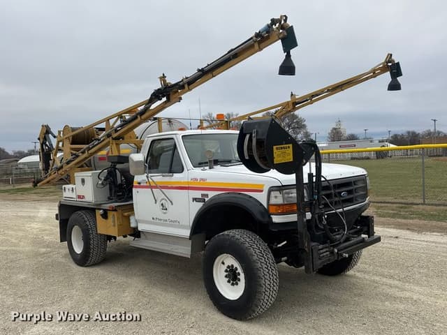 Image of Ford F-450 equipment image 2