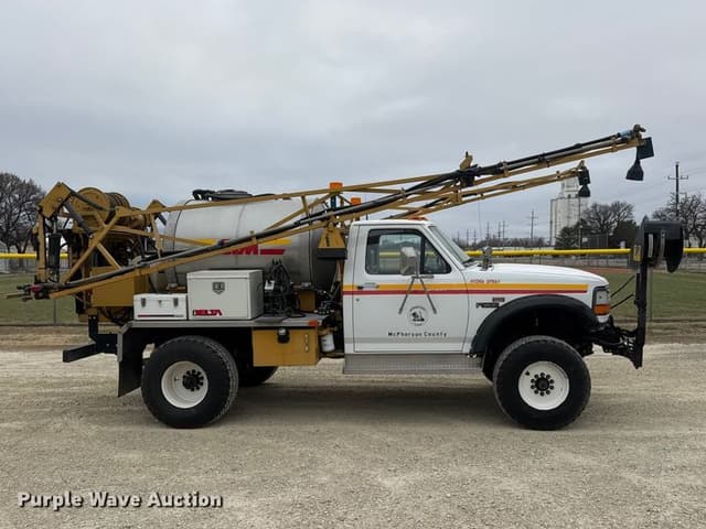 Image of Ford F-450 equipment image 3