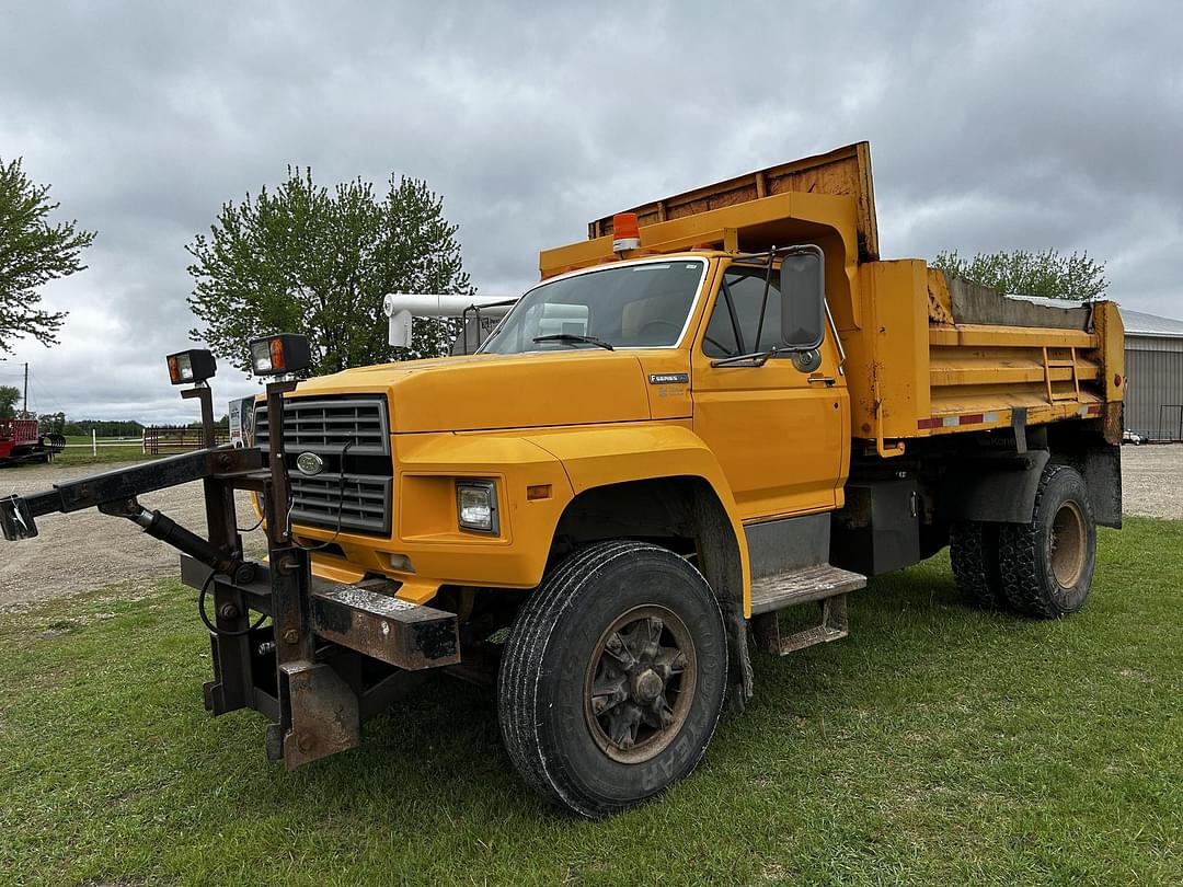 Image of Ford F-700 Primary image