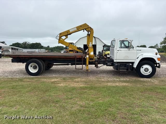 Image of Ford F700 equipment image 3