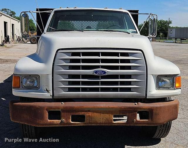 Image of Ford F700 equipment image 1