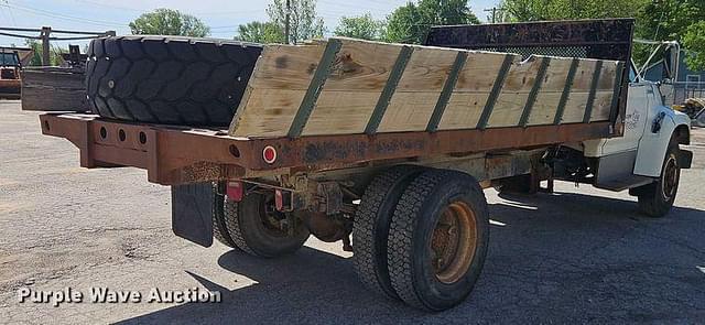 Image of Ford F700 equipment image 4