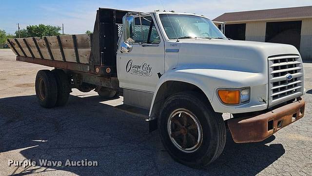 Image of Ford F700 equipment image 2