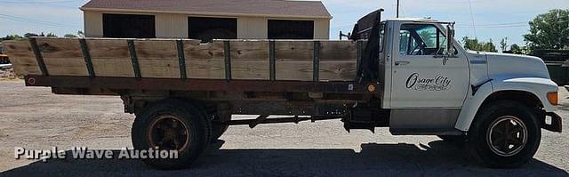 Image of Ford F700 equipment image 3