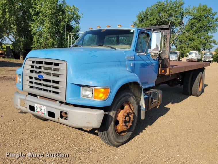 1995 Ford F-700 Equipment Image0
