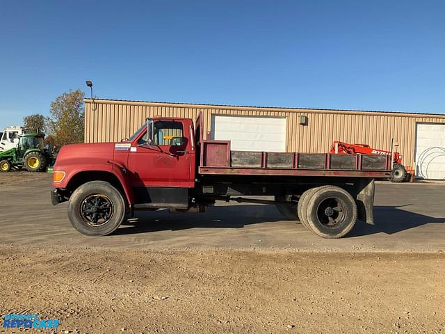 Image of Ford F-700 equipment image 1