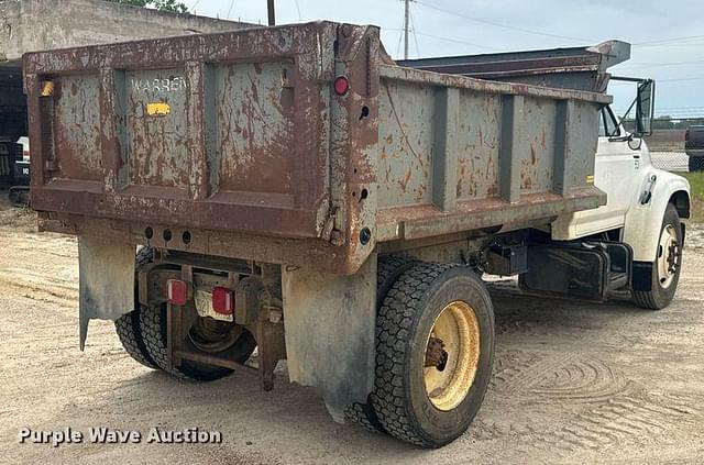 Image of Ford F700 equipment image 4
