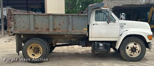 Image of Ford F700 equipment image 3