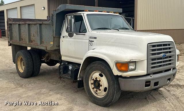 Image of Ford F700 equipment image 2