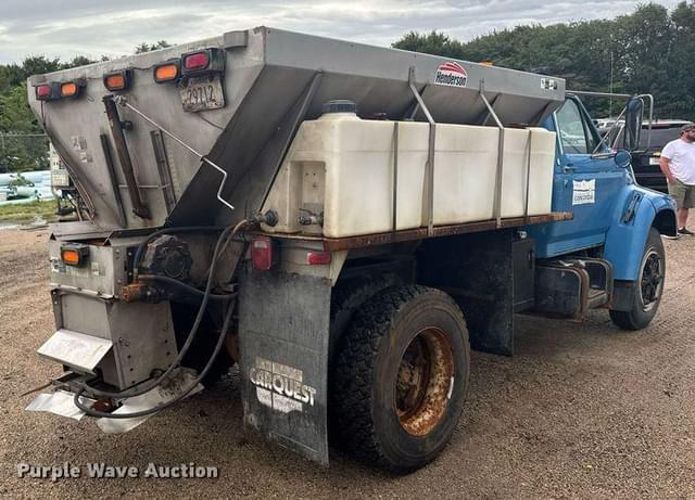 Image of Ford F700 equipment image 4