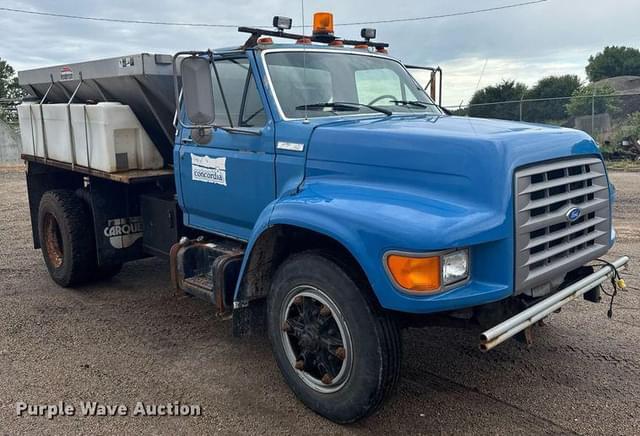 Image of Ford F700 equipment image 2