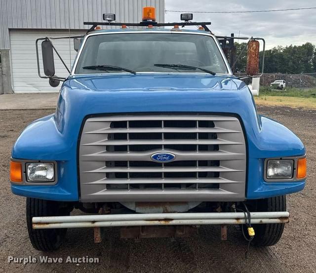 Image of Ford F700 equipment image 1