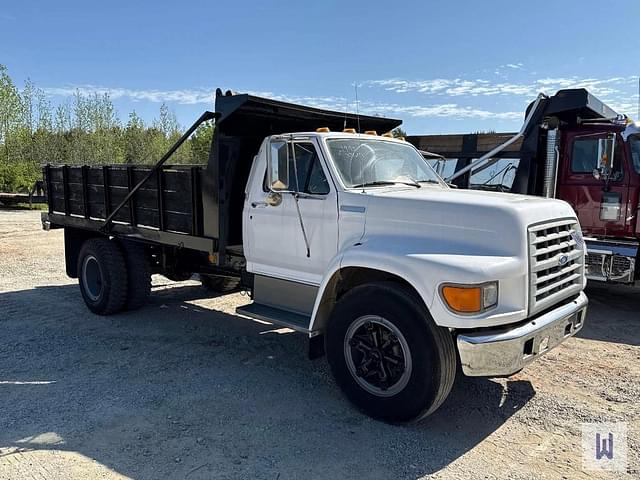 Image of Ford F-700 equipment image 1