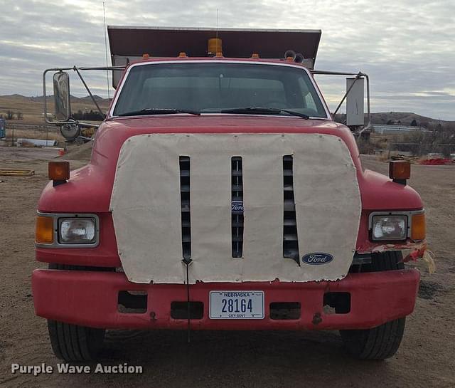 Image of Ford F-700 equipment image 1