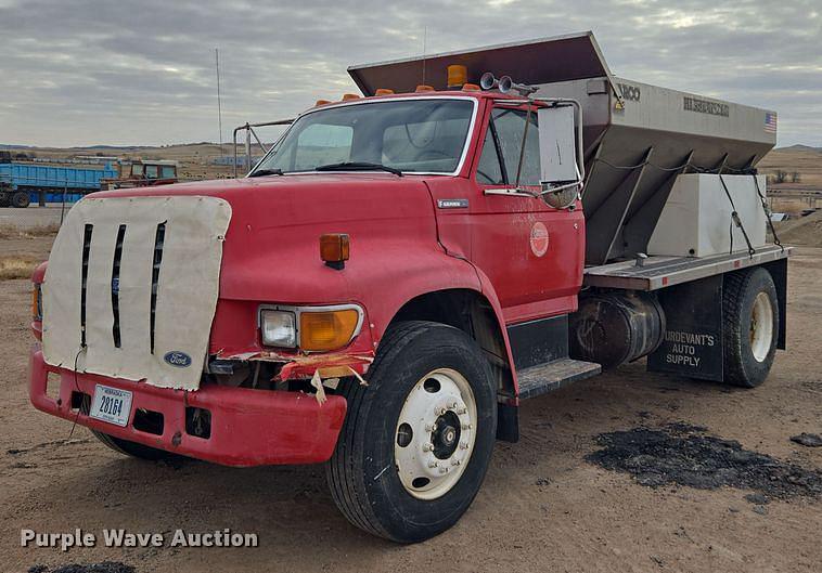 Image of Ford F-700 Primary image