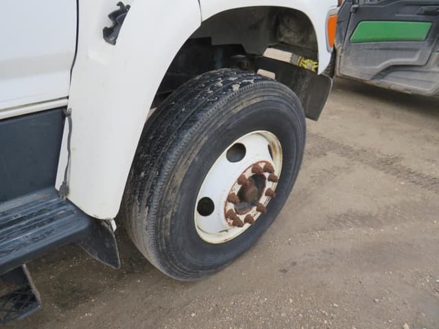 Image of Ford F-800 equipment image 2