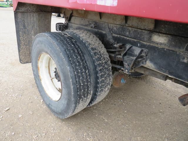 Image of Ford F-800 equipment image 3