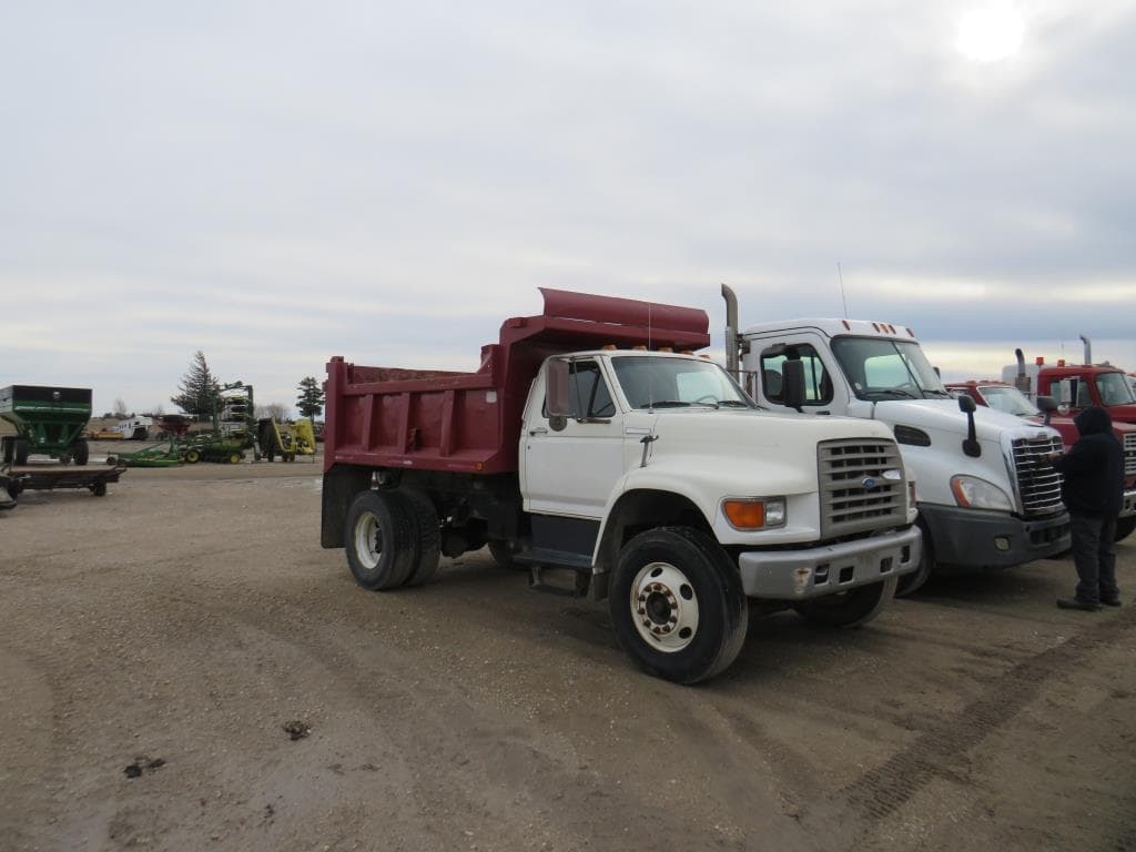 Image of Ford F-800 Primary image
