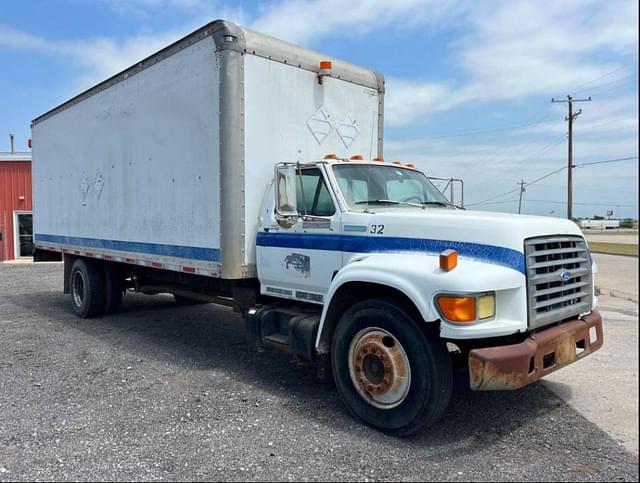 Image of Ford F-800 equipment image 1