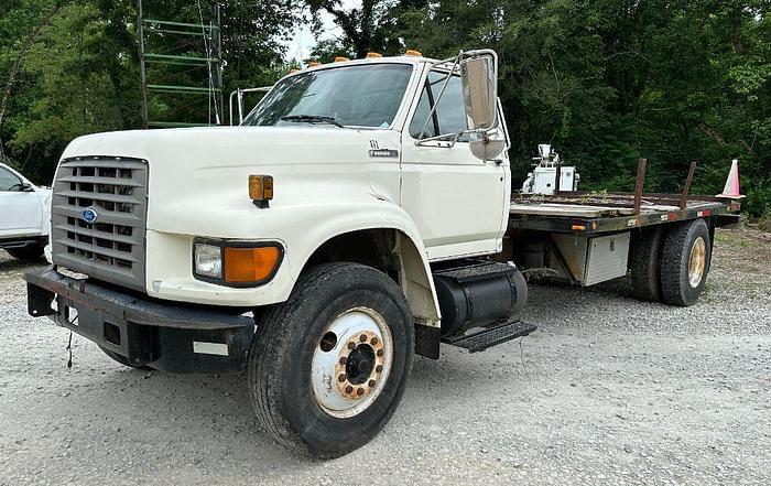Image of Ford F-800 Primary image