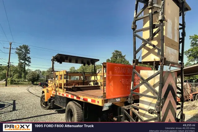 Image of Ford F-800 equipment image 3