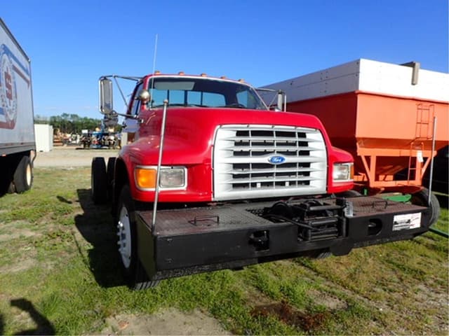 Image of Ford F-800 equipment image 4