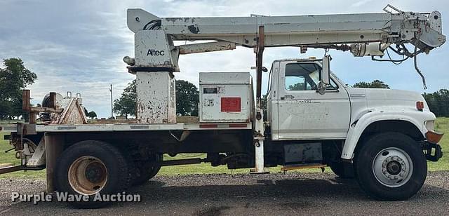Image of Ford F-800 equipment image 3