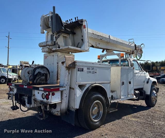 Image of Ford F-800 equipment image 4