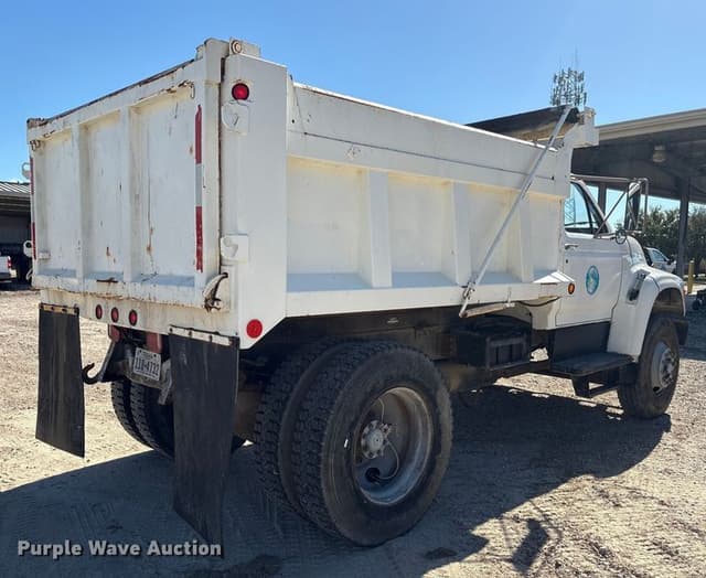 Image of Ford F-800 equipment image 4