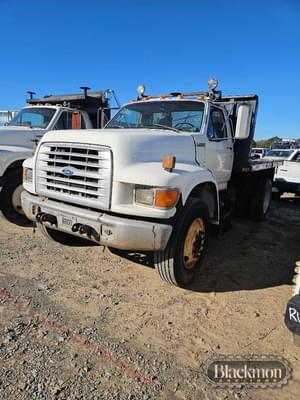 1995 Ford F-800 Image