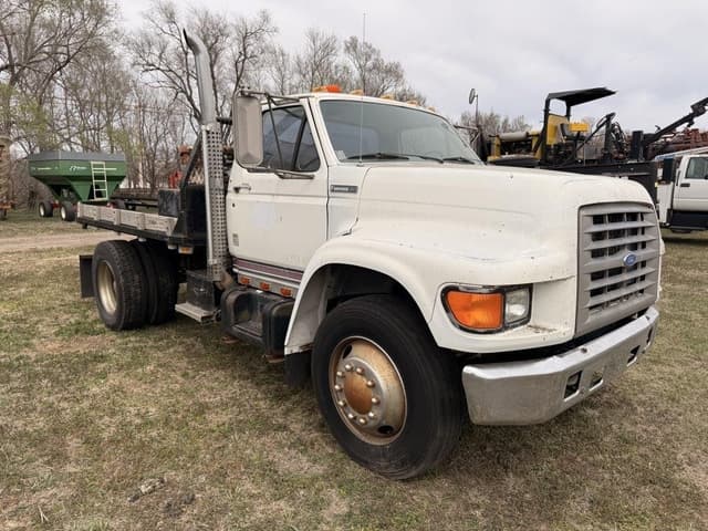 Image of Ford F-800 equipment image 2