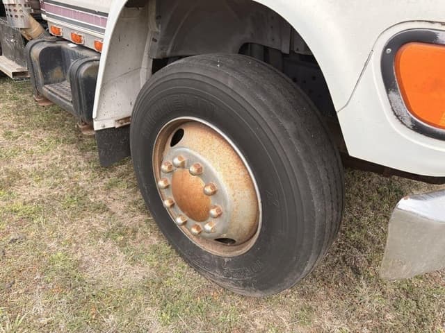 Image of Ford F-800 equipment image 3