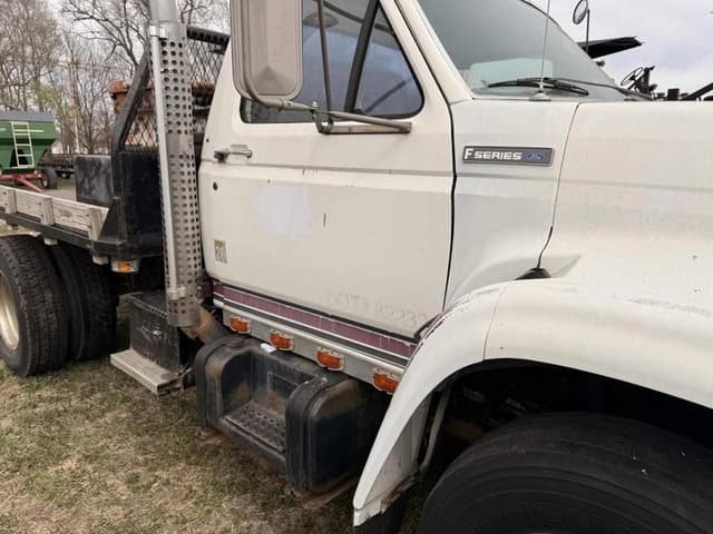 Image of Ford F-800 equipment image 4