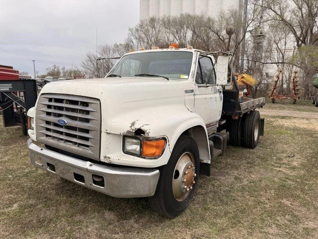 1995 Ford F-800 Equipment Image0
