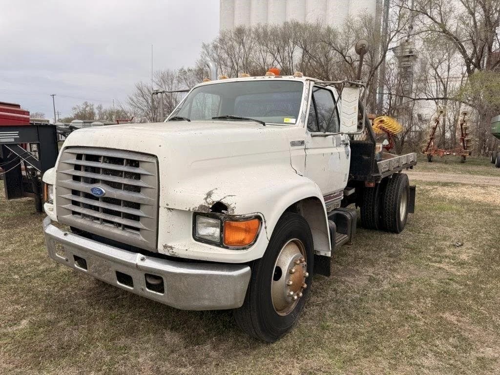 Image of Ford F-800 Primary image