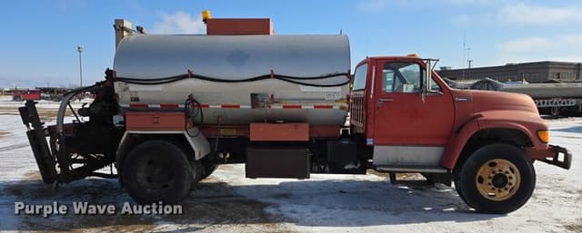 Image of Ford F-800 equipment image 3