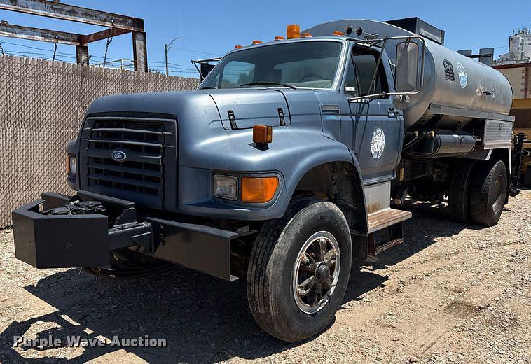 Image of Ford F-800 Primary image