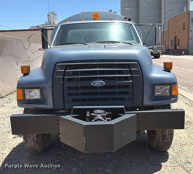 Image of Ford F-800 equipment image 1