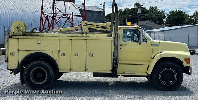 Image of Ford F-800 equipment image 3